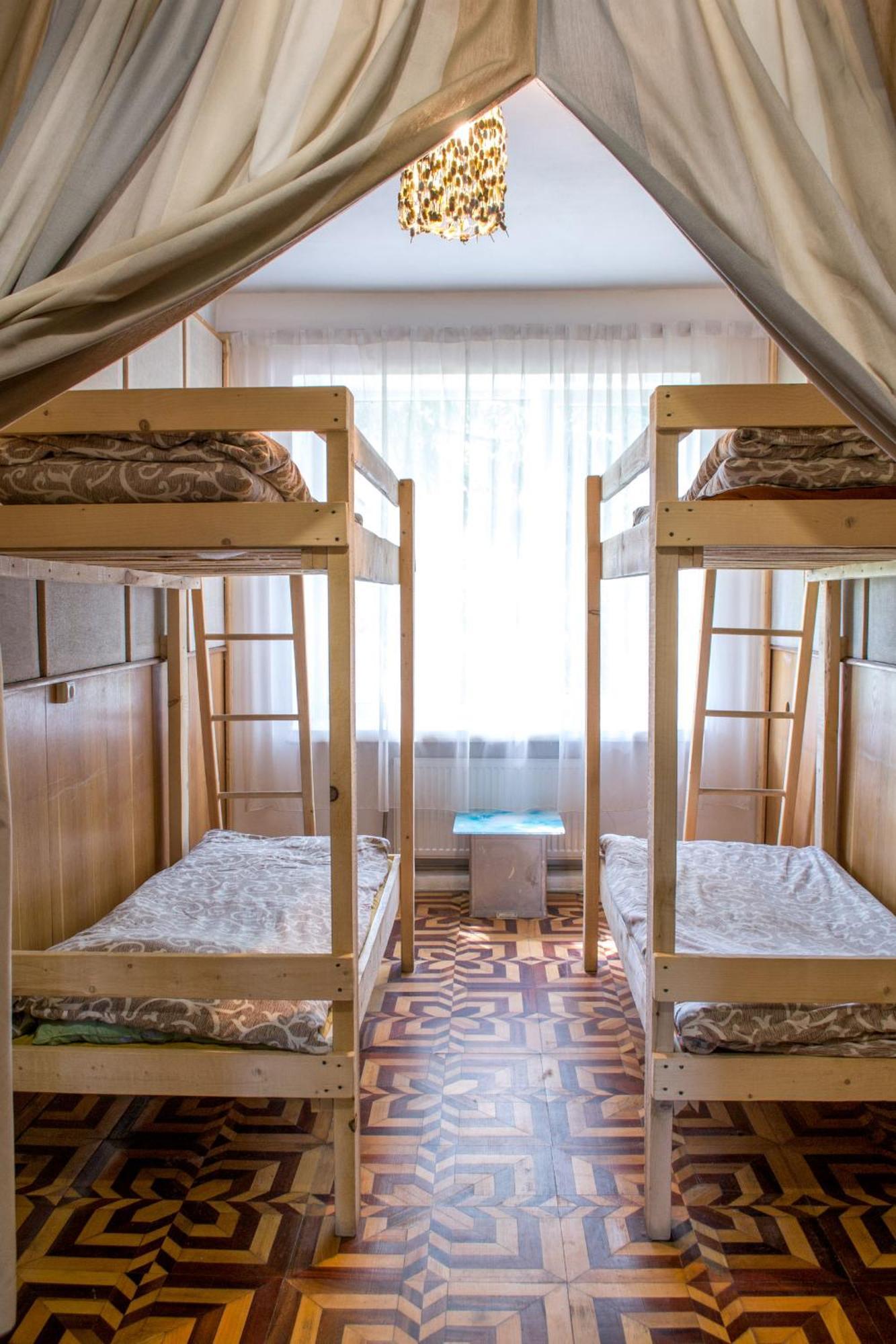Baron Munchausen Guest House Kam'janec'-Podil's'kyj Esterno foto