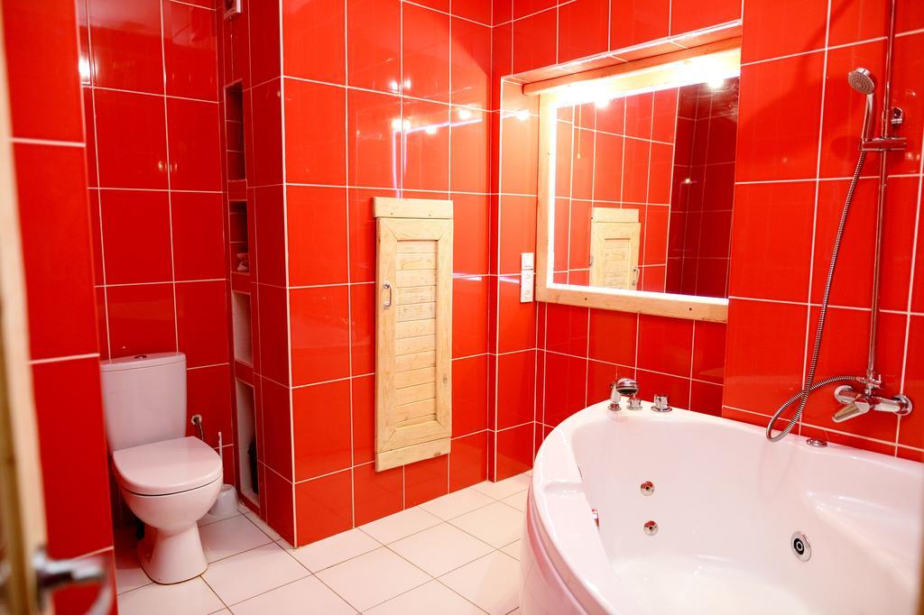 Baron Munchausen Guest House Kam'janec'-Podil's'kyj Esterno foto