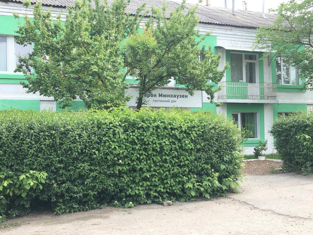 Baron Munchausen Guest House Kam'janec'-Podil's'kyj Esterno foto