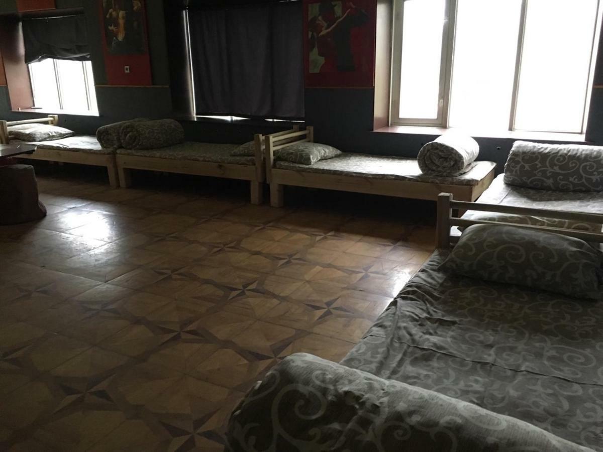 Baron Munchausen Guest House Kam'janec'-Podil's'kyj Esterno foto